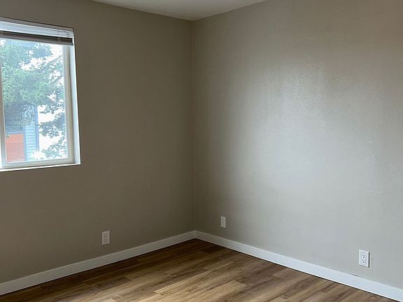 5th image of 111 10th St SE APT 1