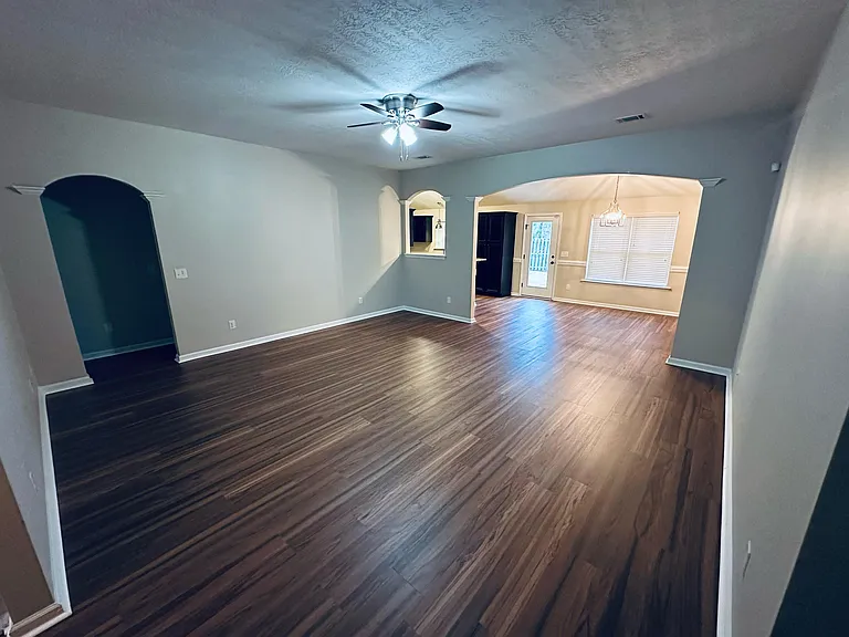 3272 Alexandria Dr — Photo 6