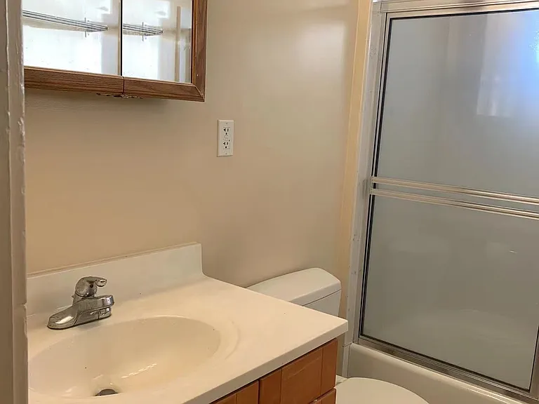 1522 Oxford St #1522 — Photo 10