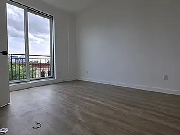 313 Linden Street image 4 of 9