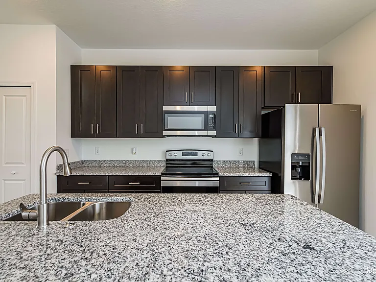 1243 Amazon Ln — Photo 4