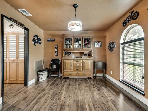 4th image of 1349 Applegate Dr
