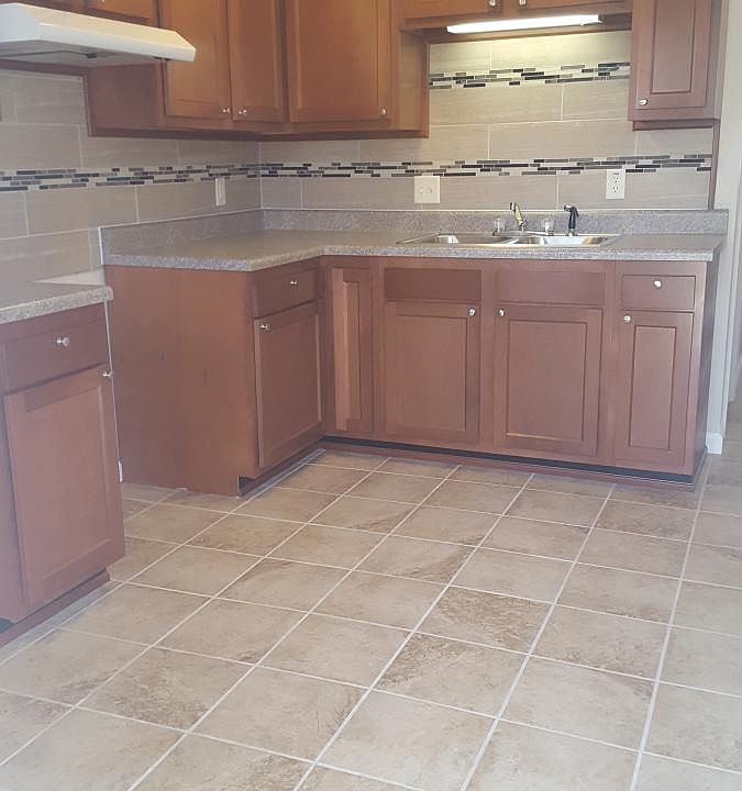 2nd image of 1303 S Plate St