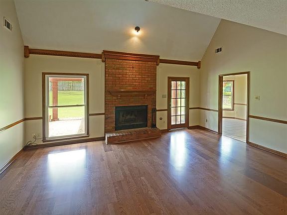 4th image of 8395 Shingle Oaks Dr