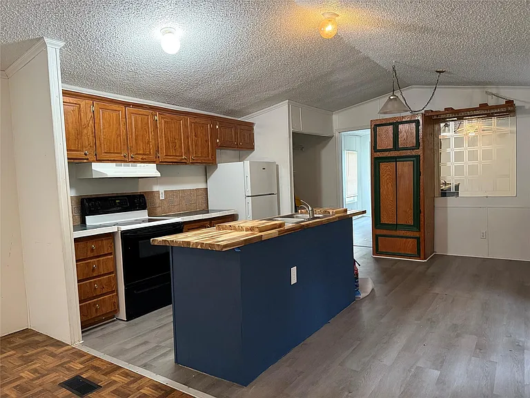 27614 Southland Dr — Photo 4