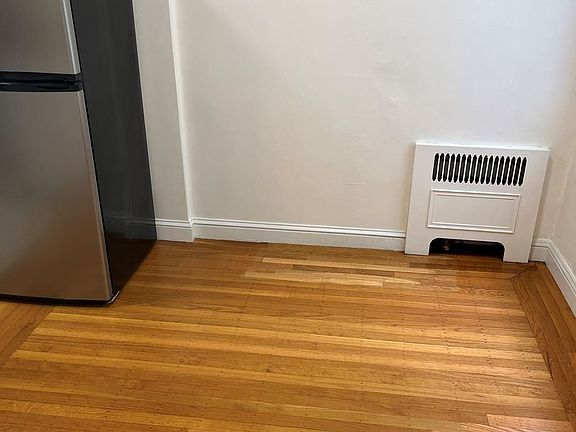 5th image of 3720 Fillmore St #101