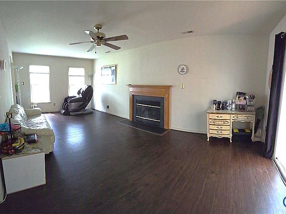 2nd image of 2525 Sutton Pl