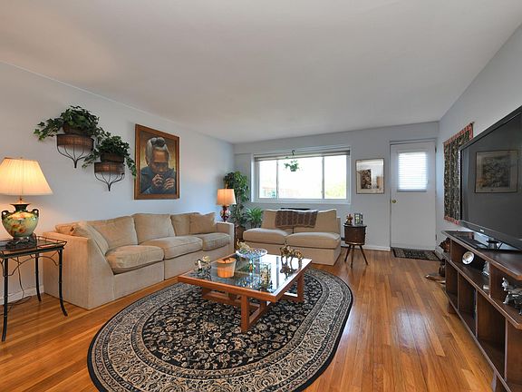 5th image of 73 Carlton Ave APT D53