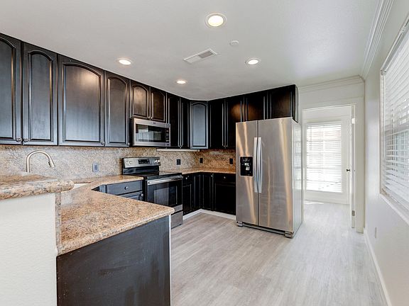 5th image of 1927 Voorhees Ave #A