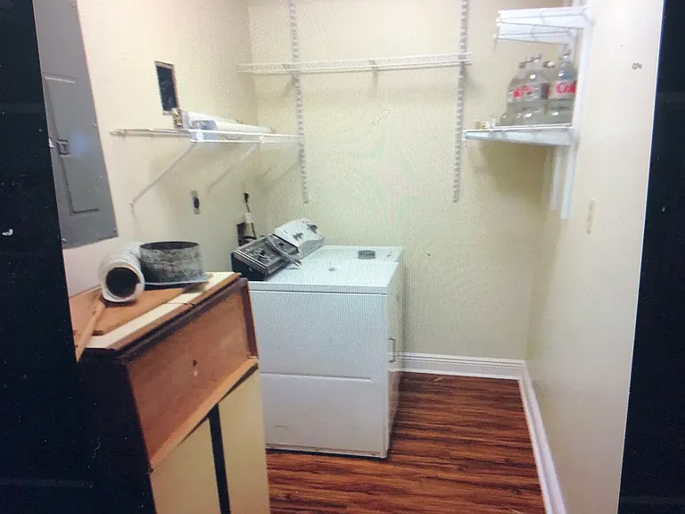 323 Morgan St #1D — Photo 8