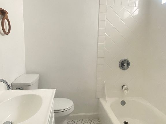 5th image of 5219 E Ocean Blvd APT 6