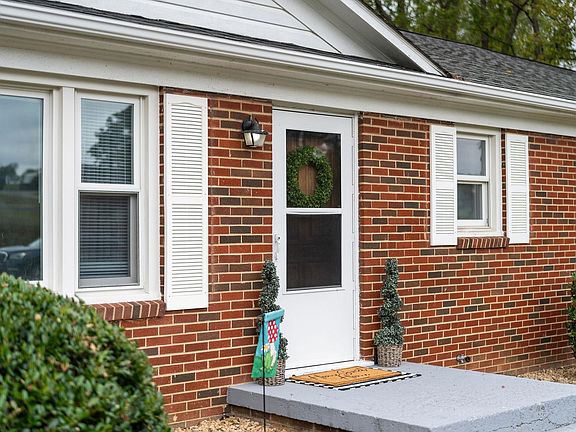 4th image of 1333 Middlebrook Rd