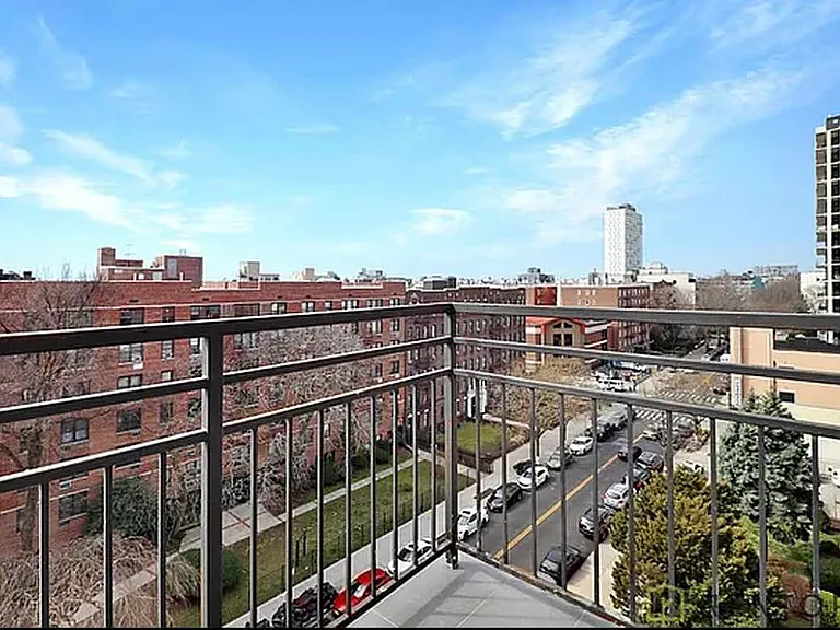 319 Lenox Rd #4E — Photo 4