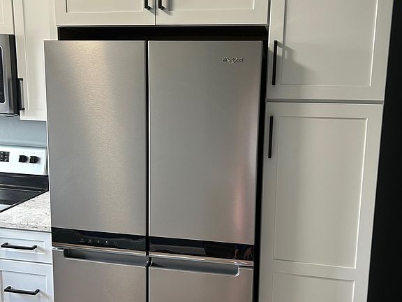2nd image of 529 Oakland Blvd