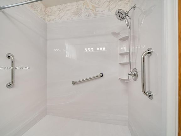 5th image of 5001 SW 88th Ter