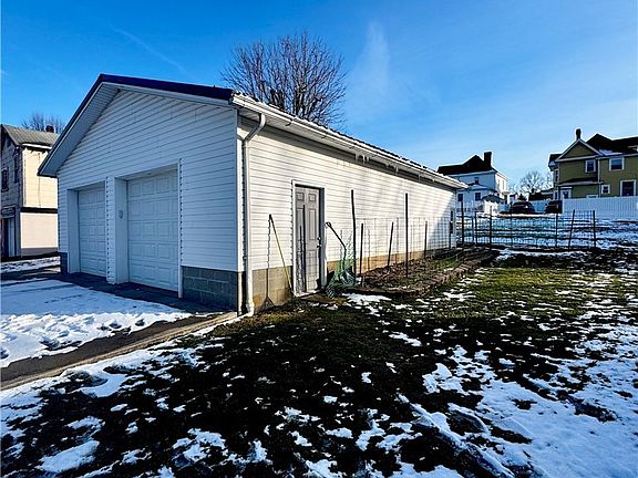 4th image of 617 Park St