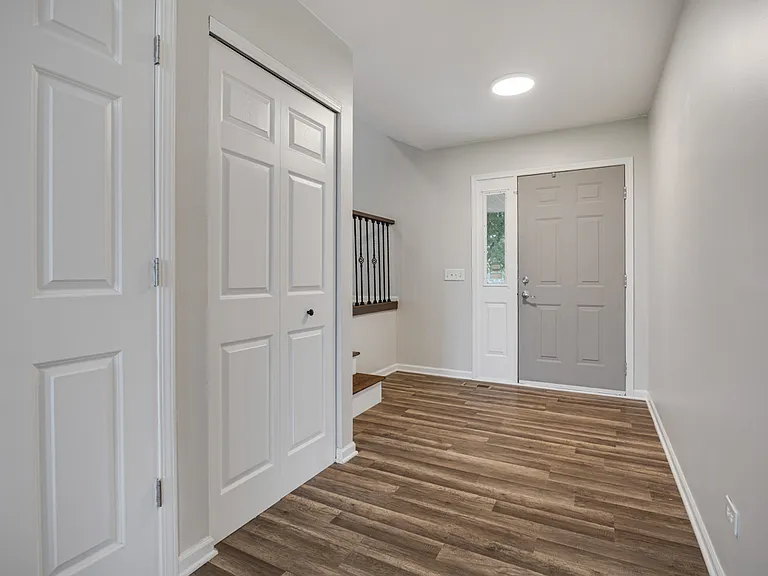 615 Chester Ct E — Photo 3