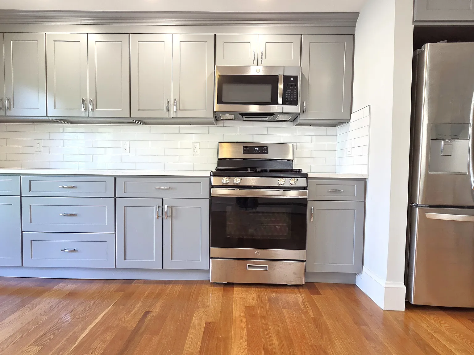 3 bed, 1300 sqft, $3,000 — Photo 2