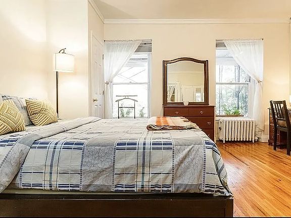 3rd image of 128 E 36th St #3FL1