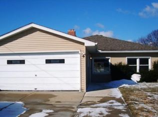 30450 Bayview Dr, Gibraltar, MI 48173