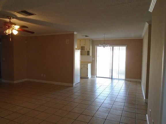 Living room - dining area
