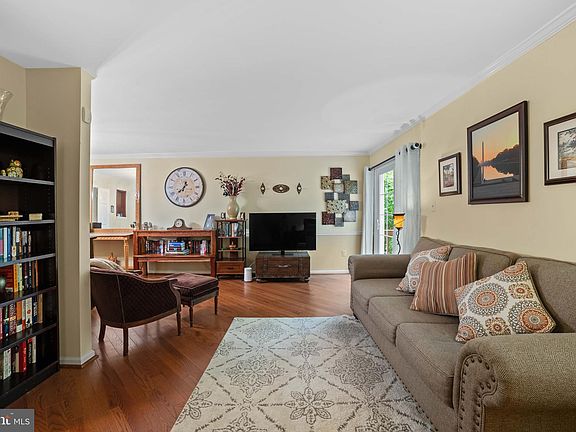 3rd image of 10025 Park Woods Ln