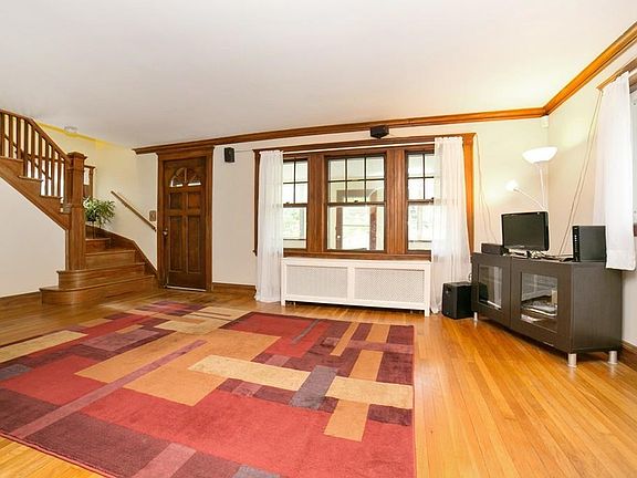 2nd image of 36 Hyde Park St