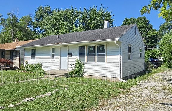 2nd image of 1914 N Hawthorne Ln
