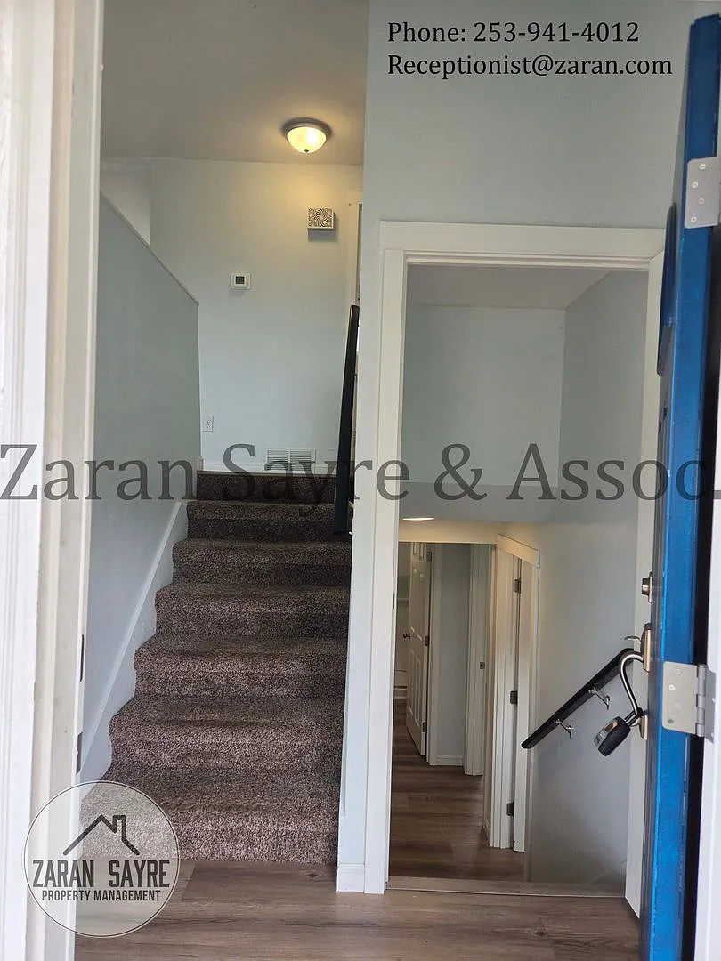 483- Fully Renovated 4 Bedroom on Quiet Cul-de-sac — Photo 2
