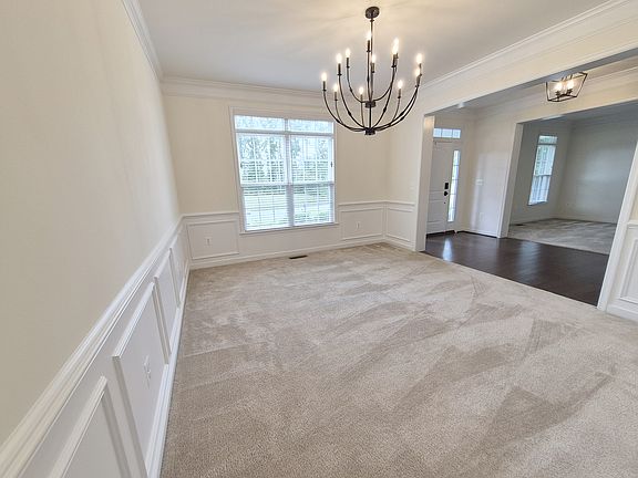 5th image of 15 Sweet William Dr