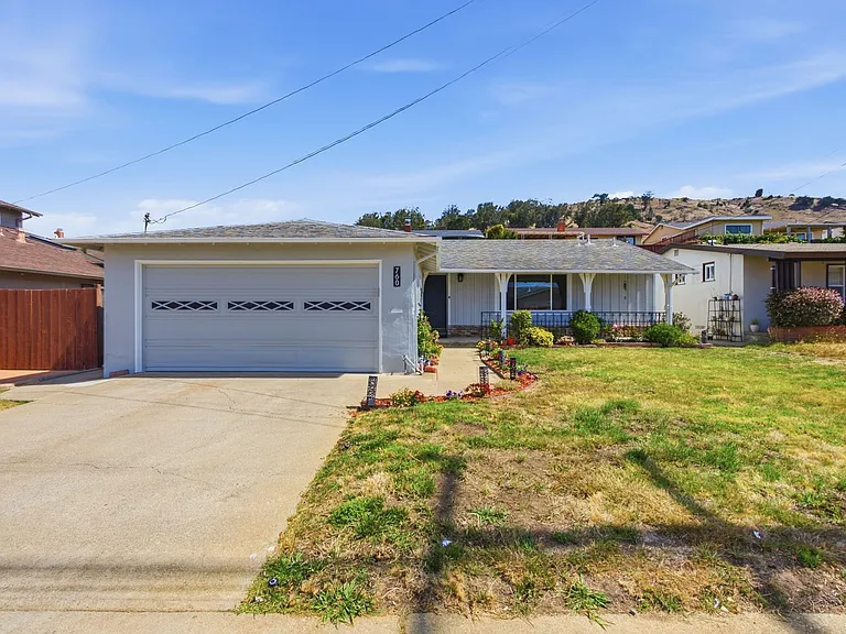760 Cottonwood Ave — Photo 1