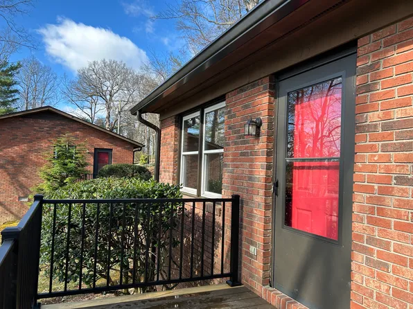 115 Wakefield Dr, Hendersonville, NC 28792