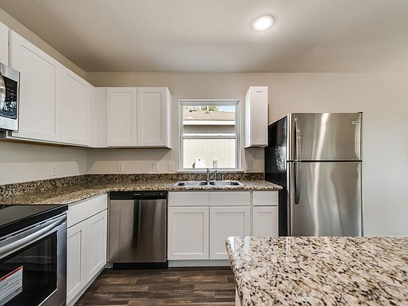 5th image of 639 Sterling St