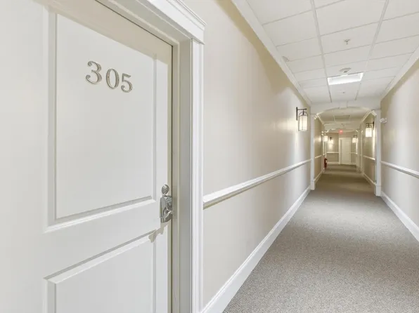 491 Dutton St Unit 305, Lowell, MA 01854