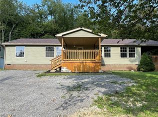 1311 Hillcrest Rd, Wellsville, OH 43968