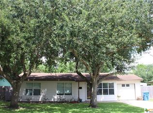 215 Crockett St, Port Lavaca, TX 77979