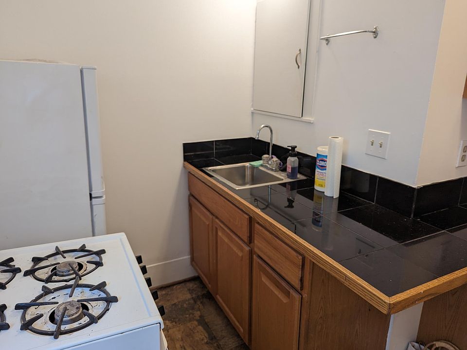 2nd image of 498 S Goodman St #1