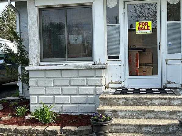 590 Wood St, Fenton, MI 48430