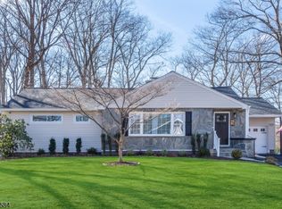 42 Sunset Rd, Bloomingdale, NJ 07403
