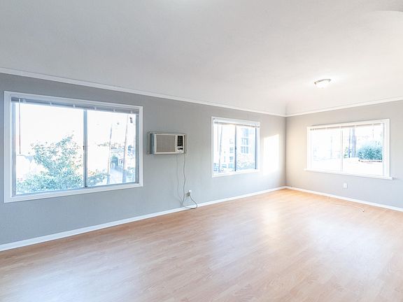 3rd image of 205 N Berendo St #1/4