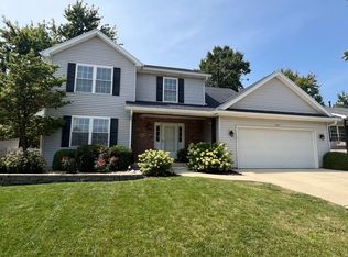 307 Waterford Estates Dr, Bloomington, IL 61704