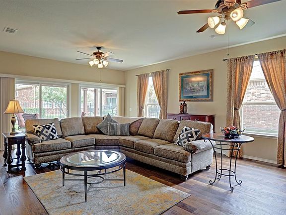 5th image of 1840 Dexter Ln