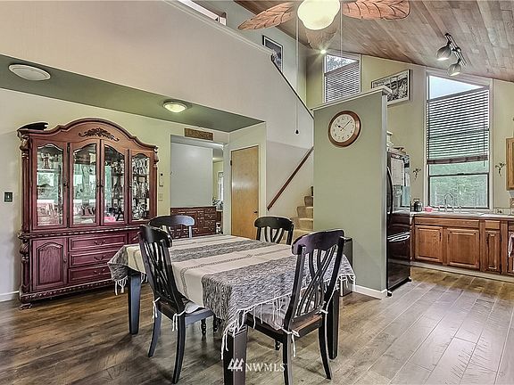 Kitchen w/ dining area