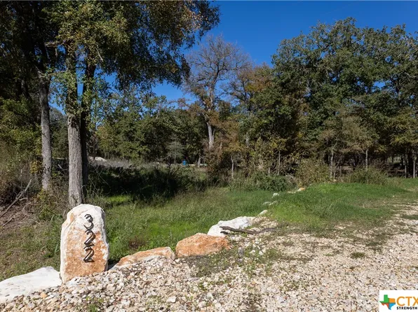 322 Seals Creek Rd, Lockhart, TX 78644