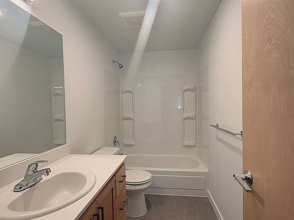 5th image of 3228 SE 136th Ave #44