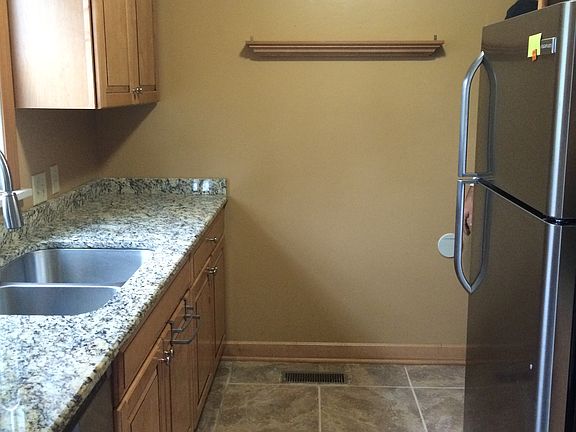 4th image of 31 Edgewater Dr