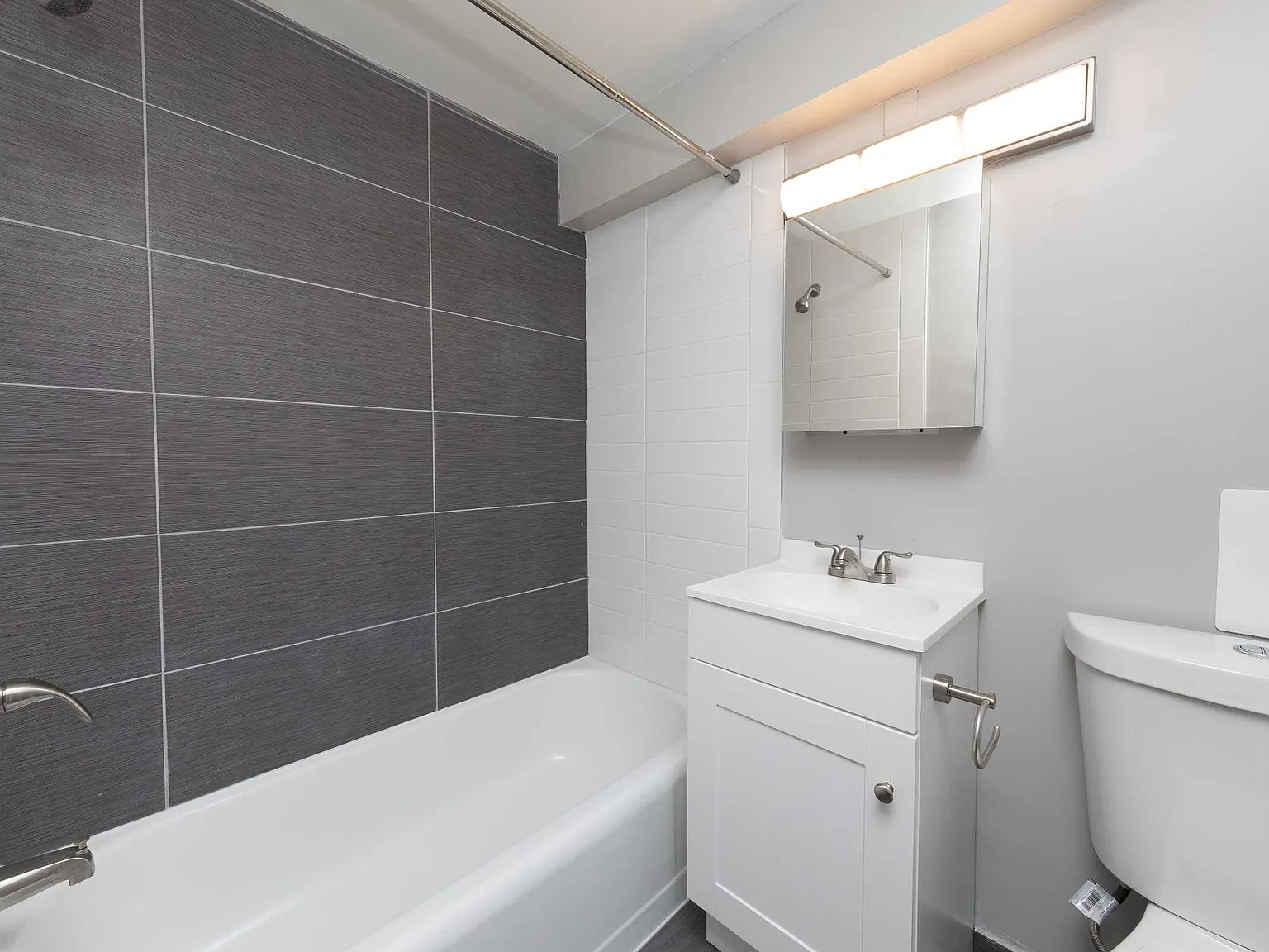 Revere Court Apartments — Photo 4