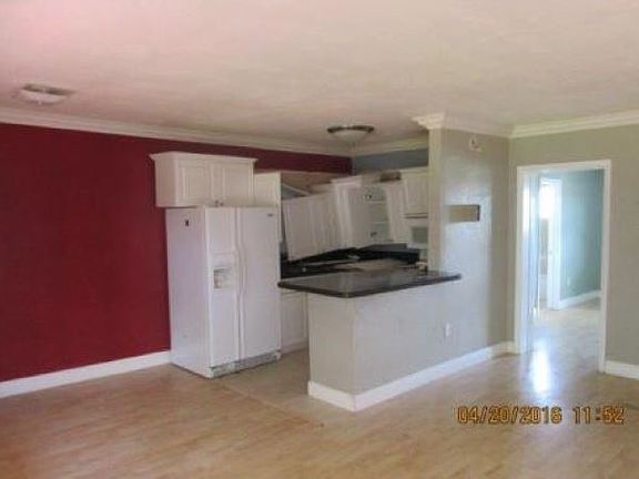 5th image of 1330 W 54th St APT 313C
