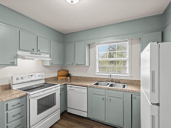 5th image of 121 Heather Dr