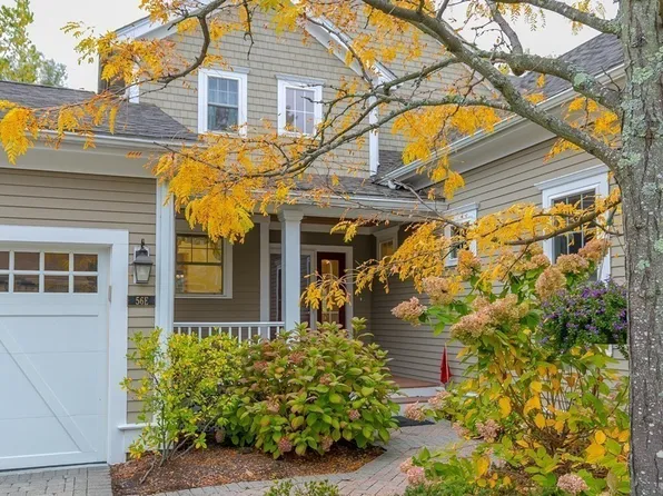 56 Seven Springs Ln #E, Burlington, MA 01803